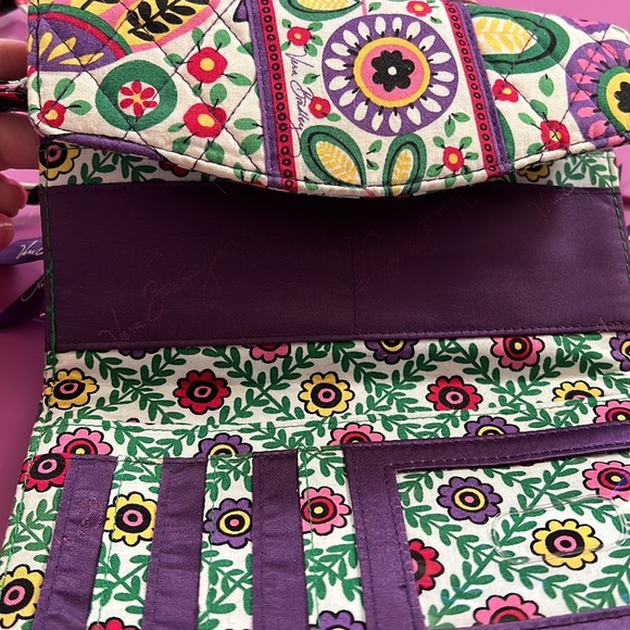 Vera Bradley thin crossbody - Picture 7 of 7